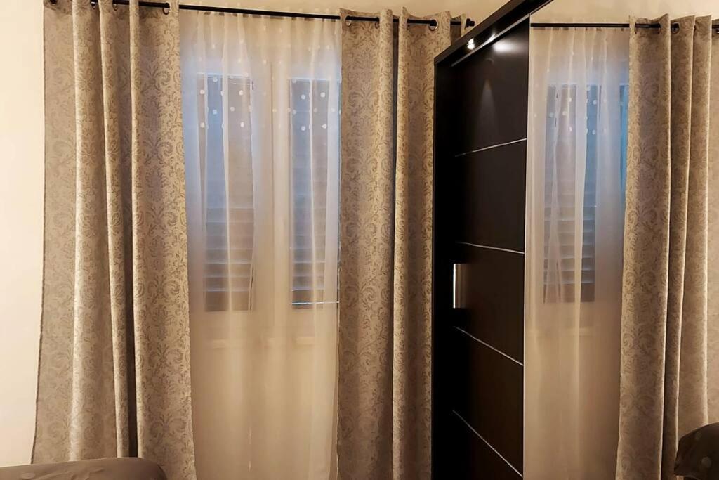 クニンLijepo Ureden Stan U Centru Gradaアパートメント エクステリア 写真
